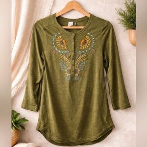 AKEMI + KIN Anthropologie Embroidered Popover Henley Boho Buttoned Shirt